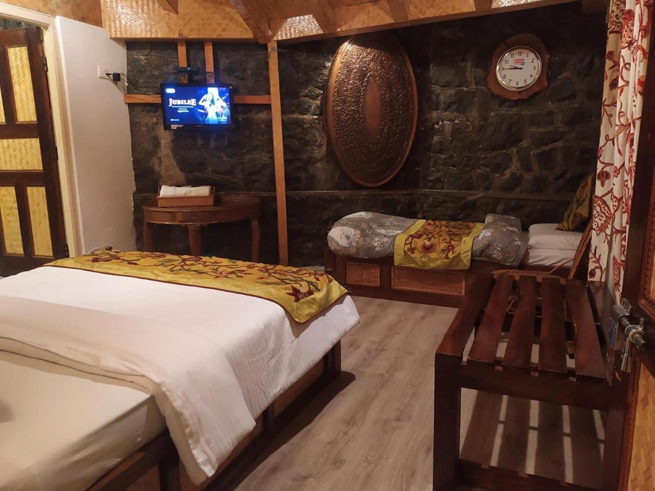 Srinagar Group Of Hotels Exterior foto