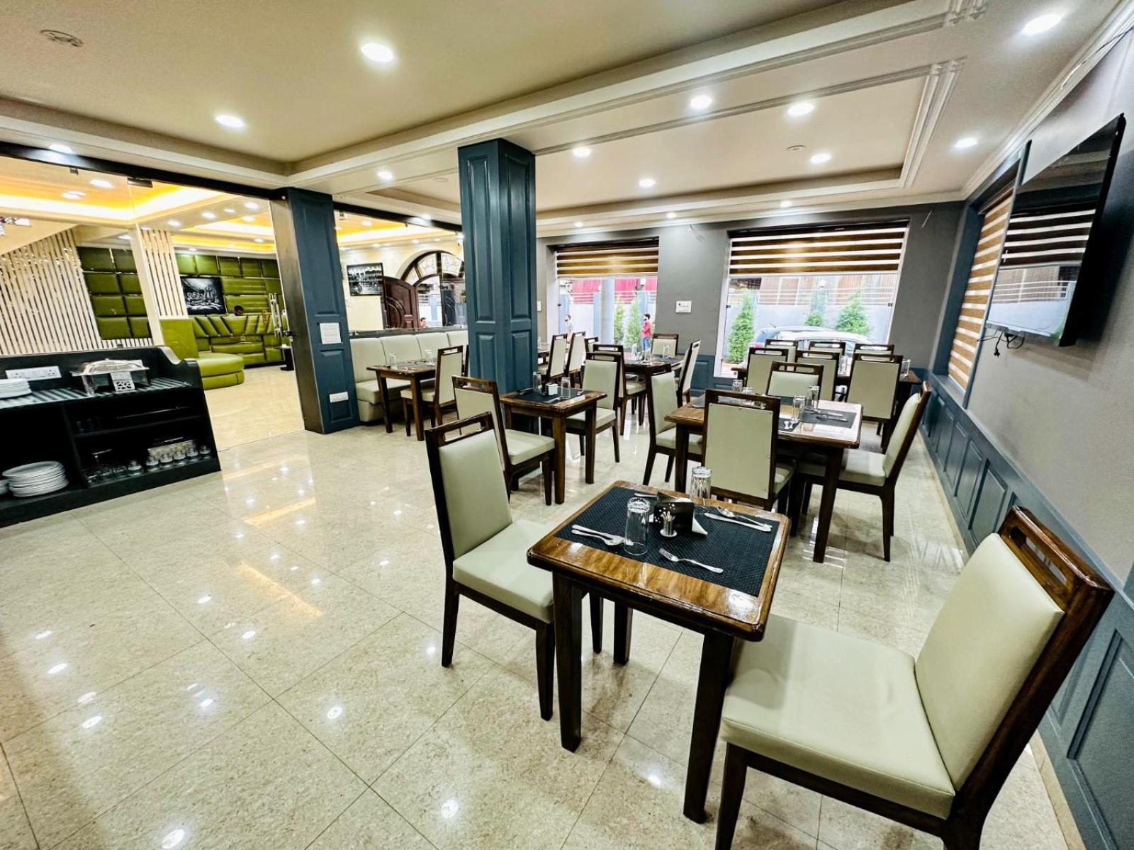 Srinagar Group Of Hotels Exterior foto